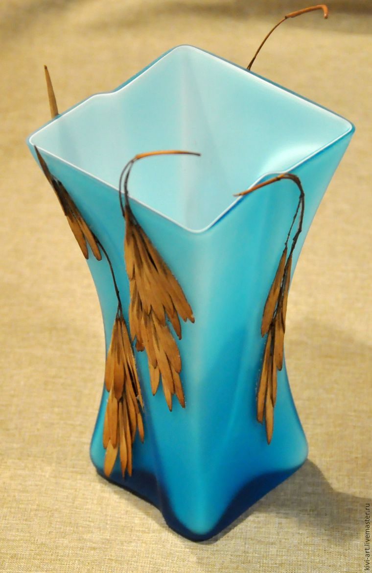 Очень красивый декор стеклянной вазы