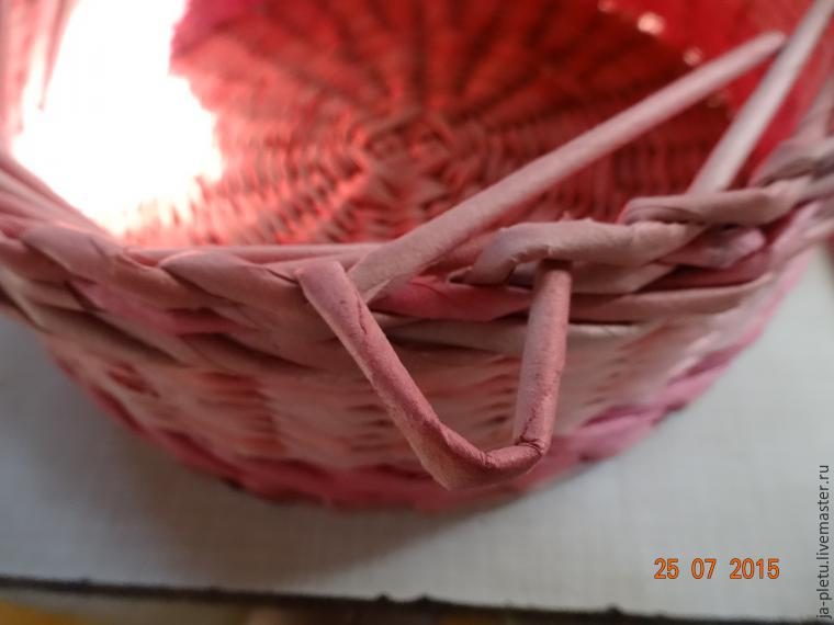 Плетем веселые коробочки из бумажной лозы