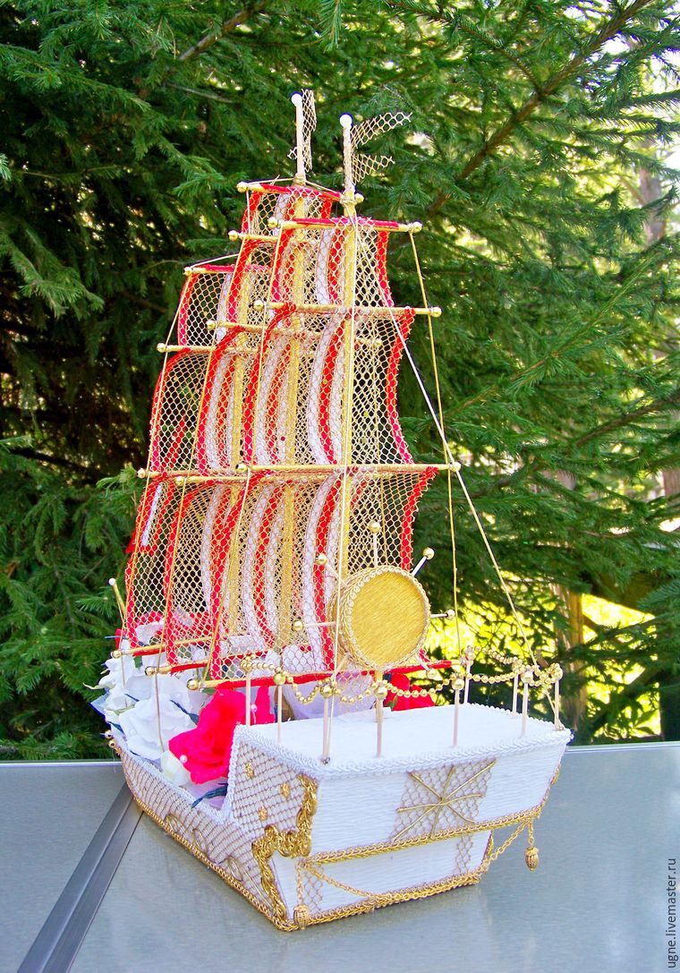 Свадебный корабль из конфет