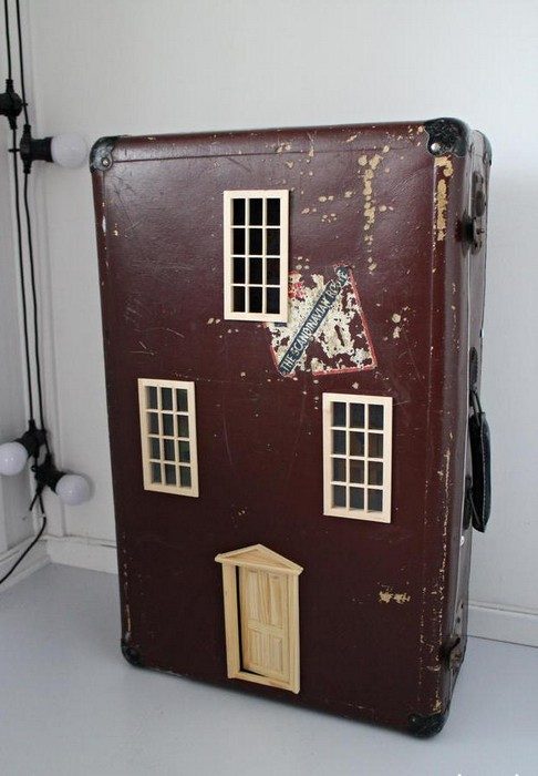 Кукольный домик из старого чемодана