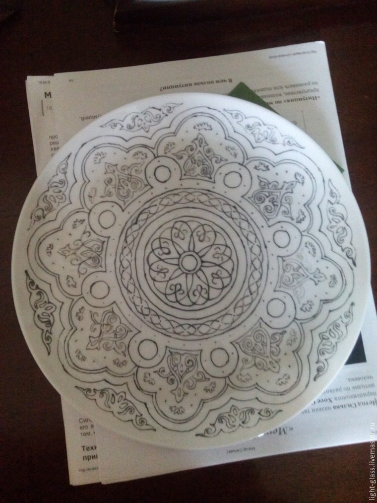 Керамическая тарелка в узбекском стиле