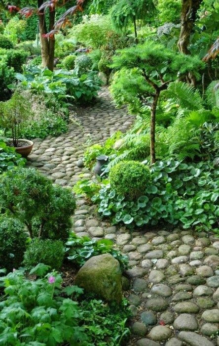 Оригинальные садовые дорожки для оформления вашего участка