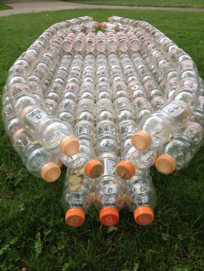 Интересные идеи из пластиковых бутылок, узнав которые, вы перестанете их выбрасывать