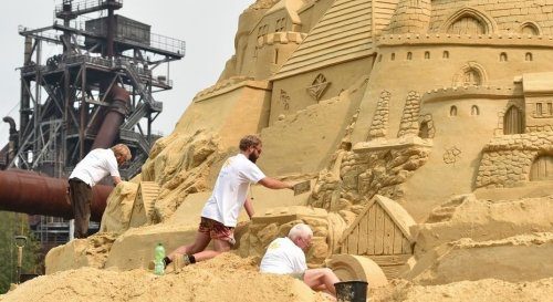 Самый большой в мире замок из песка