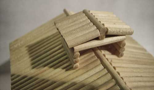 Беседка-сувенир из деревянных палочек