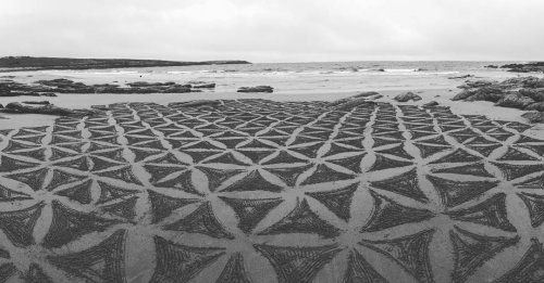 Впечатляющие рисунки на песке от Сэма Дугаду