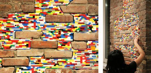 Художник, который ремонтирует разрушающиеся стены с помощью кирпичиков LEGO