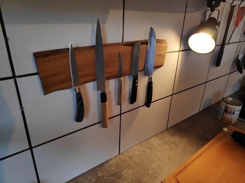 Магнитная доска для кухонных ножей
