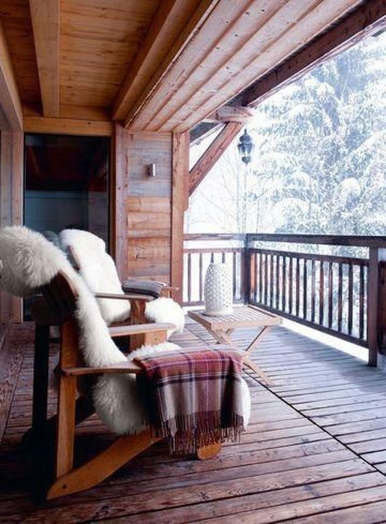 Идеи зимнего декора балконов и террас