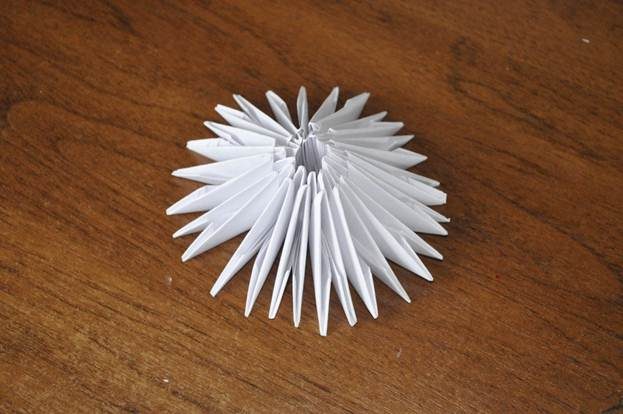 Лебедь из бумаги в технике модульного оригами