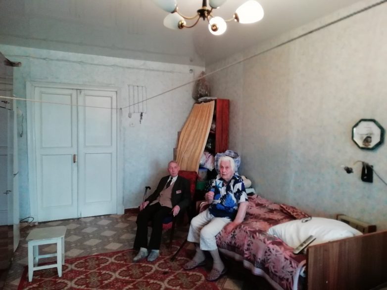 Житель Екатеринбурга сделал ремонт ветерану ВОВ на собственные средства