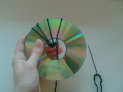 Подставка для чашки из старых дисков