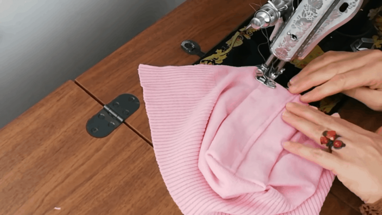 Интересная переделка трикотажного свитера