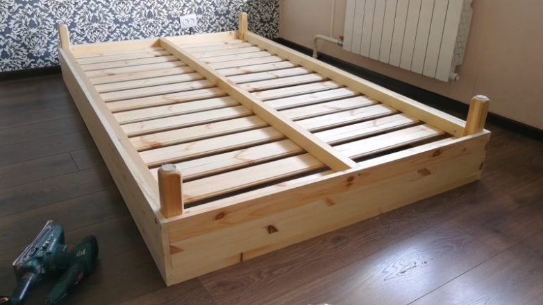 Кровать за копейки из доступных материалов