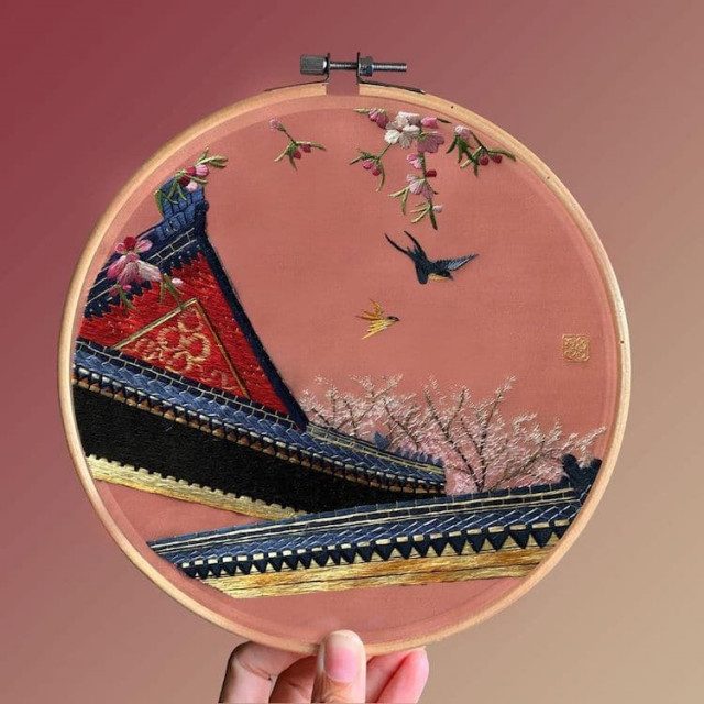 Очень красивая шёлковая вышивка с использованием китайской техники