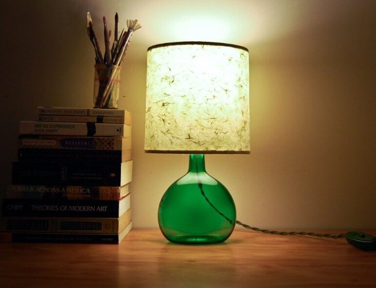 Оригинальная ваза из старой лампы
