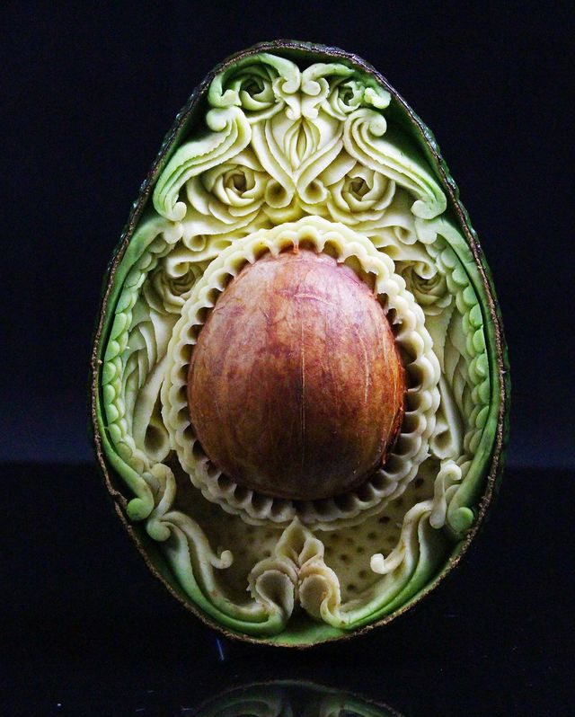Резной авокадо