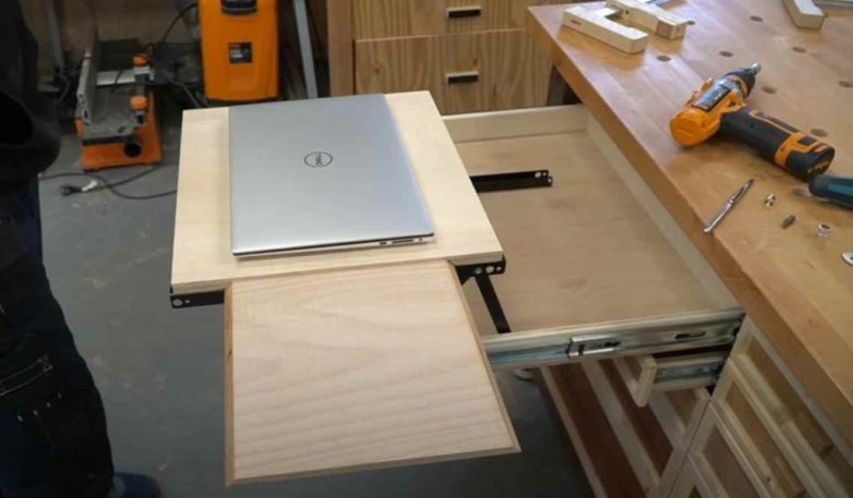 Выдвижной ящик с раскладным столиком для ноутбука