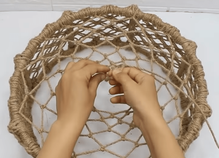 Интересная идея из обыкновенной джутовой верёвки и простой деревяшки