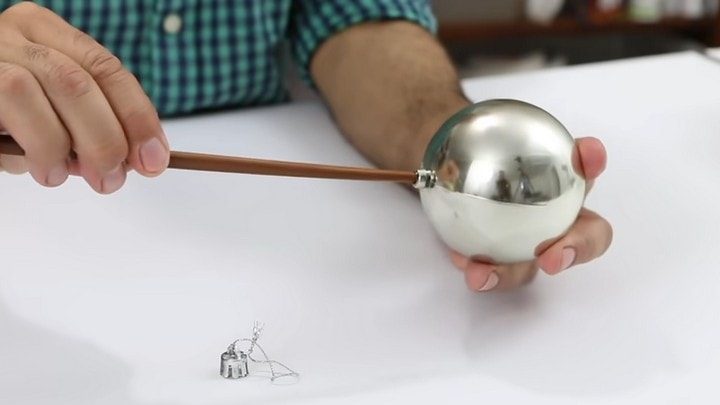 Как превратить самые дешёвые ёлочные шарики в роскошные