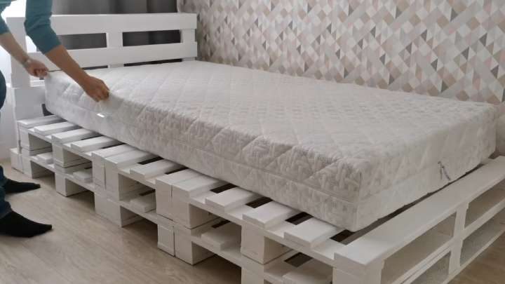 Крутая и стильная кровать за копейки