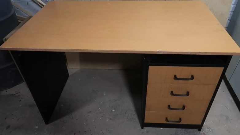 Мастерим дизайнерский стол из старой мебели