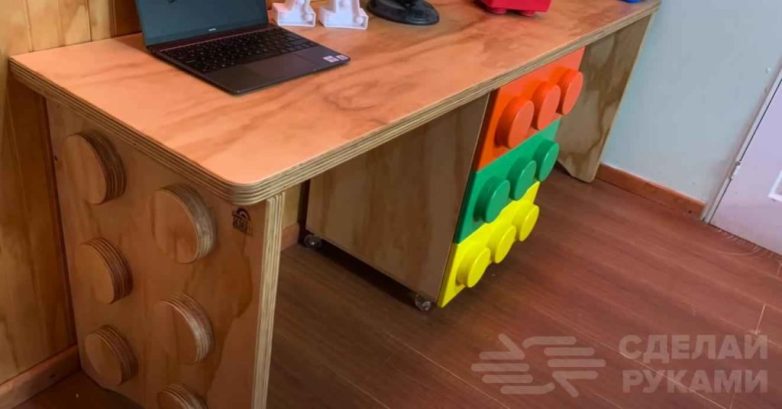 Детский стол из фанеры в стиле Лего