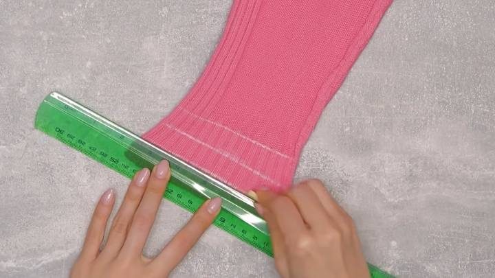 Как справиться с растянутыми рукавами свитера