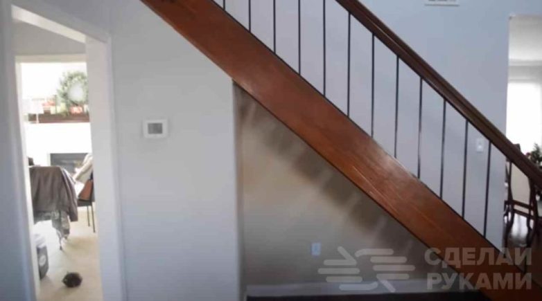 Как обустроить пространство под лестницей