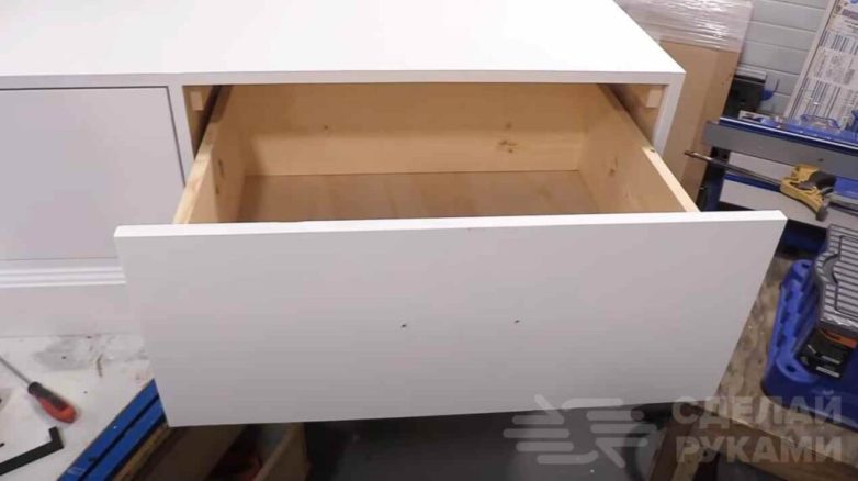 Тахта с выдвижными ящиками