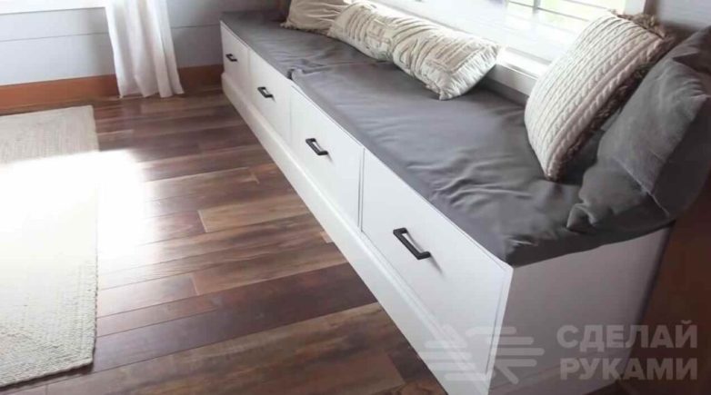 Тахта с выдвижными ящиками