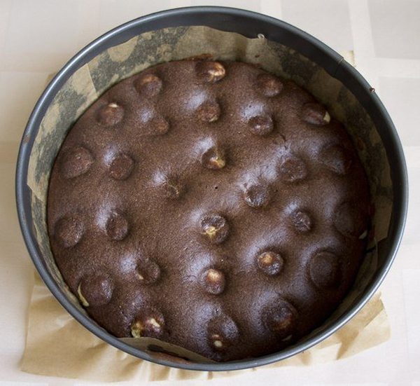 Шоколадный пирог с творожными шариками