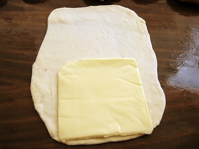 Чайные булочки с плавленым сыром
