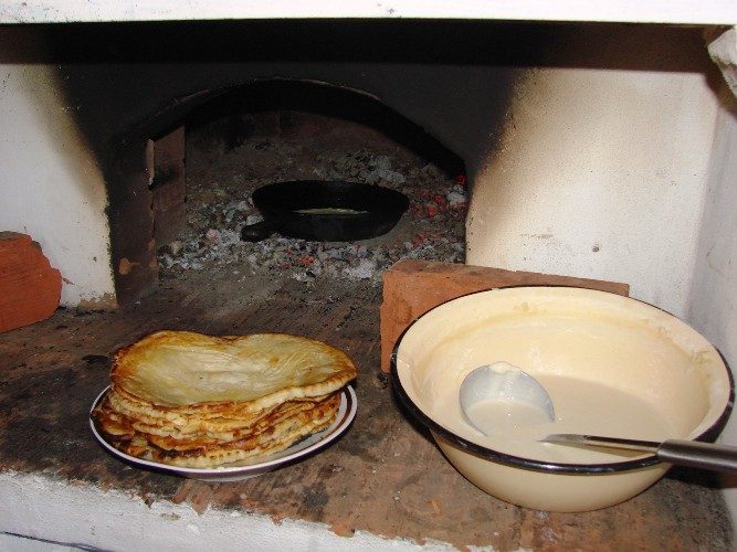 Еда, приготовленная в русской печи