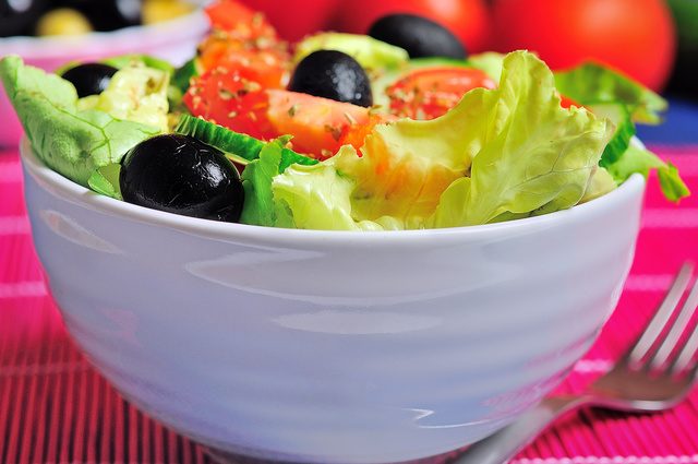 10 вкуснейших заправок для салатов