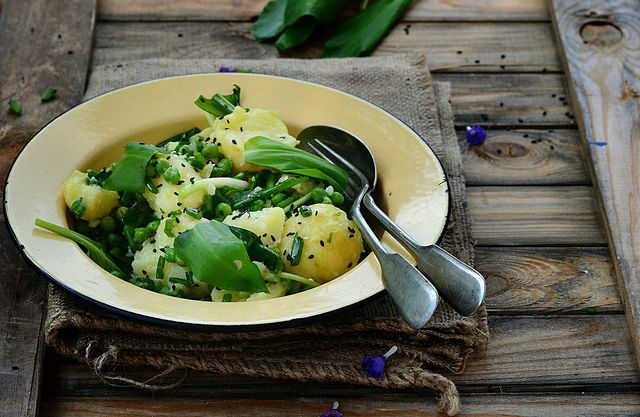 7 салатов из первых весенних овощей