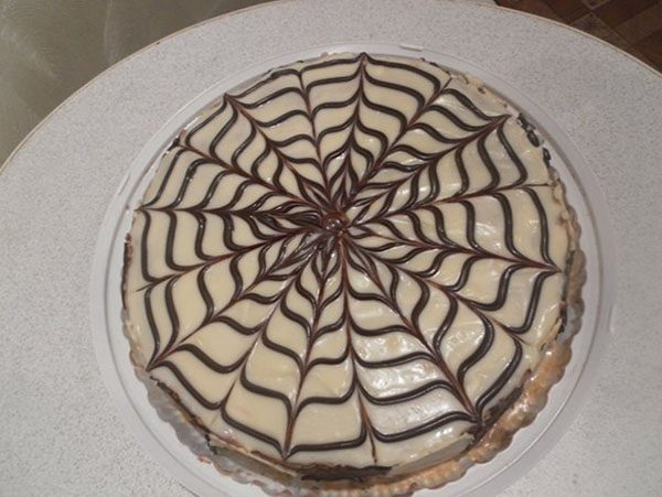 Как украсить торт шоколадом?