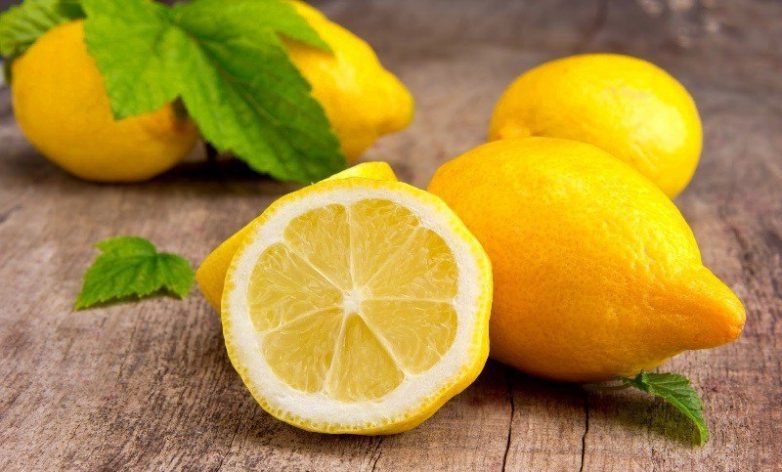 4 блюда с лимонами