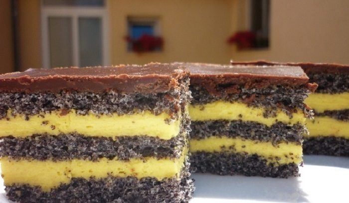 Маковый торт с шоколадной глазурью