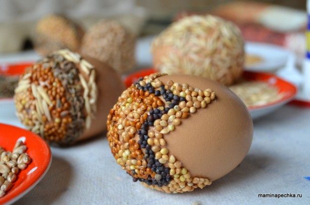 Идеи украшения пасхальных яиц зерном