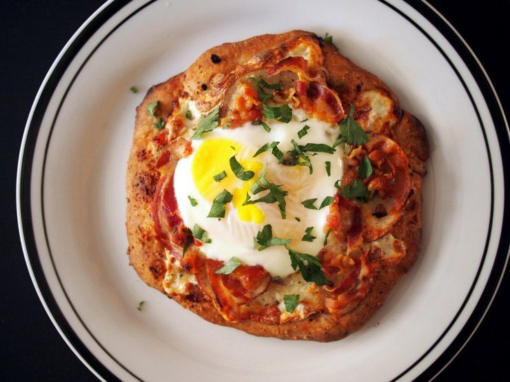 10 вкусных идей подачи яичницы на завтрак, обед и ужин