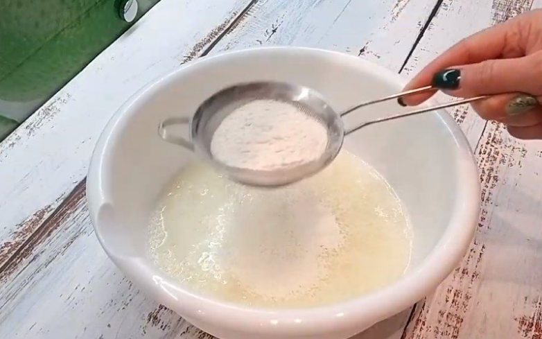 Эластичное тесто для пельменей с уксусом и яйцом