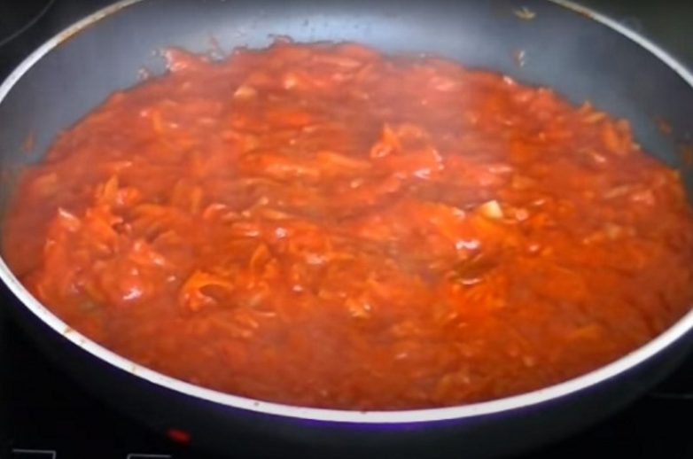 Быстрые голубцы в духовке в томатно-сметанном соусе