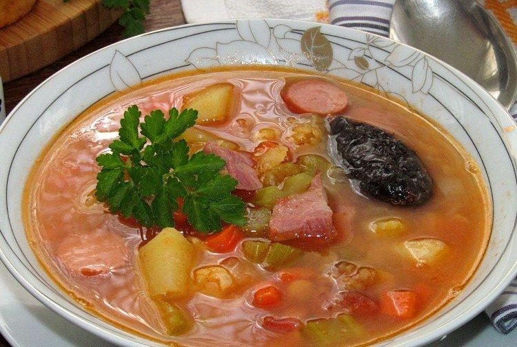 15 простых и вкусных способов приготовления горохового супа