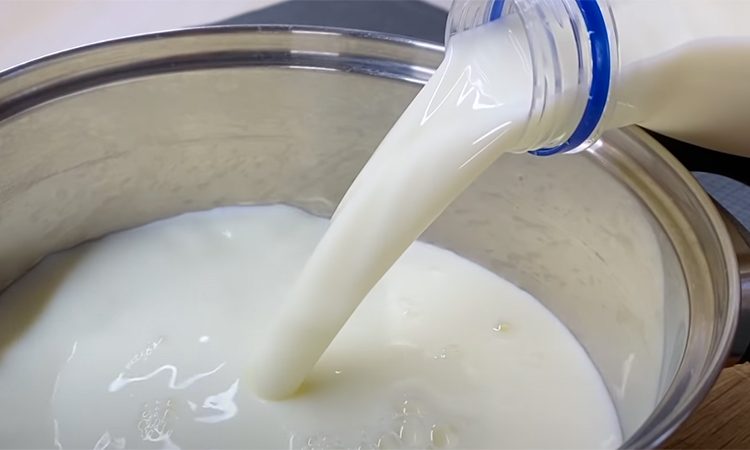 Простой рецепт домашнего сыра из молока и томатного сока