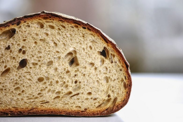 Простой домашний пшеничный хлеб