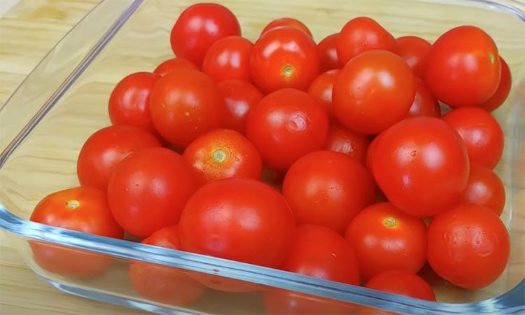 Салат из помидоров и лука: секрет в особом маринаде!