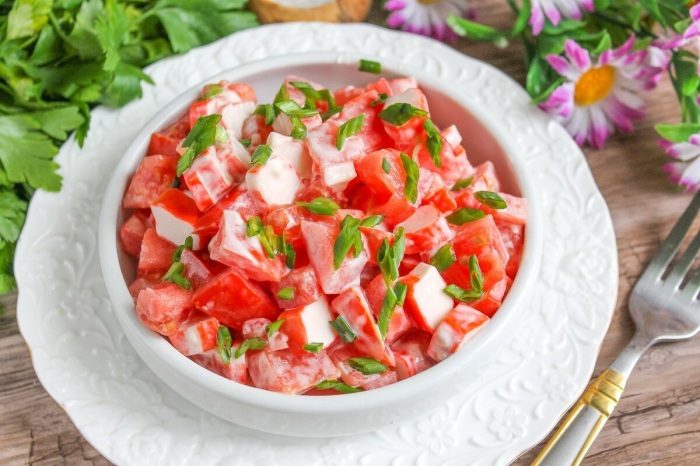 7 рецептов простых вкусных салатов с копчёным сулугуни