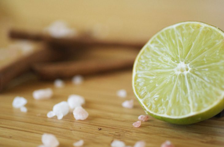 14 способов превратить обычную соль в ароматную приправу к мясу, курице и рыбе