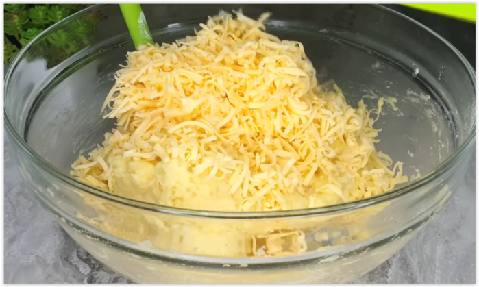 Картофельные палочки с яйцом и сыром